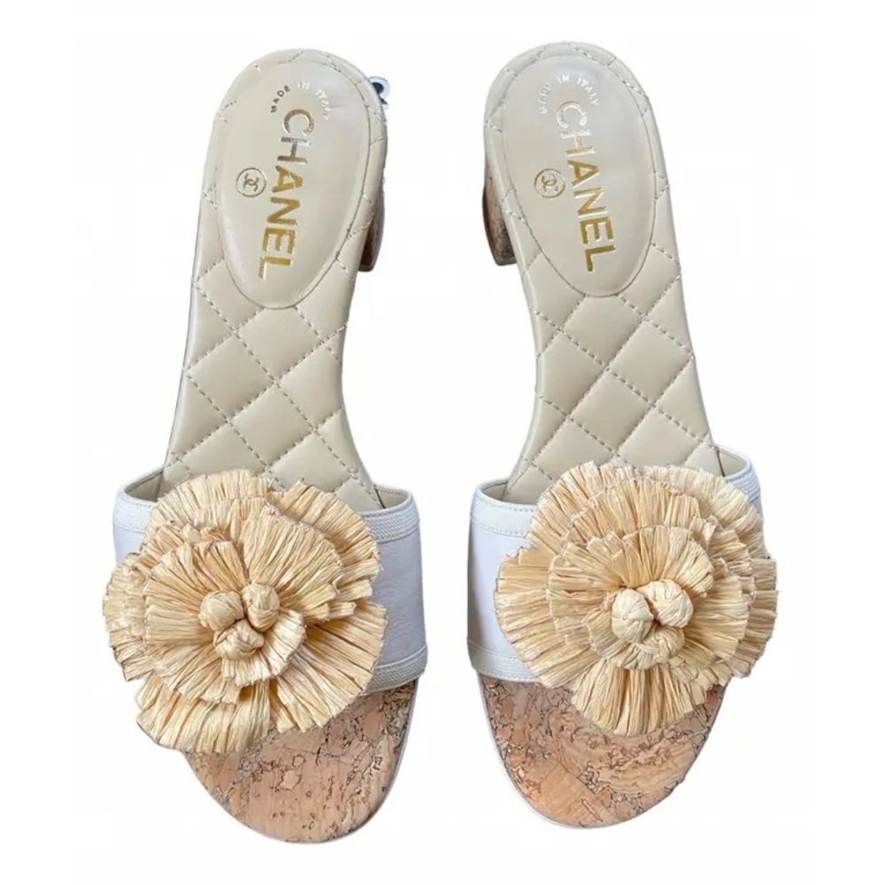 CHANEL Cream Heels with Elegant Design NEW Never Worn